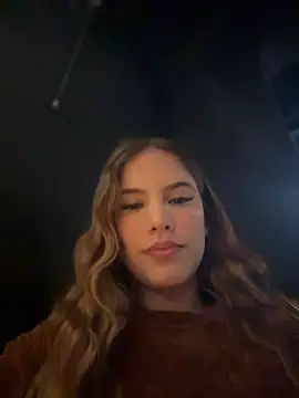 Snapshot of MiluRossee chatting on 04/17/26, 04:26 MiluRossee online show from 04/17/26, 04:26