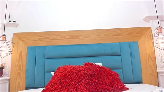 Nikol Lopez  online show from 05/06/26, 03:35
