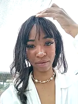 Snapshot of TinnaPeyton chatting on 04/17/26, 05:27 TinnaPeyton online show from 04/17/26, 05:27