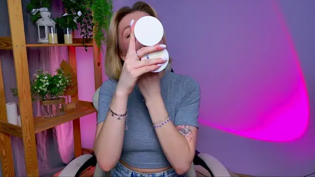 Snapshot of BalerinaCappuccino_ chatting on 03/17/26, 04:50 BalerinaCappuccino online show from 03/17/26, 04:50