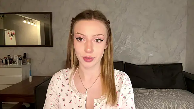 Rosalielue online show from 06/20/26, 06:00
