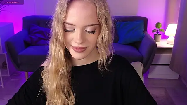 Snapshot of Dear_Tessa chatting on 03/08/26, 02:32 Dear Tessa online show from 03/08/26, 02:32