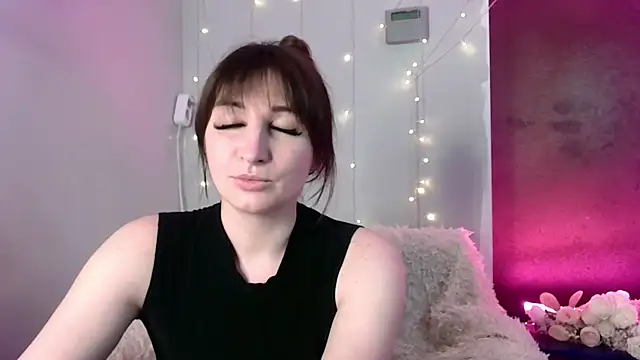 Birdie Kiss online show from 06/12/26, 08:19