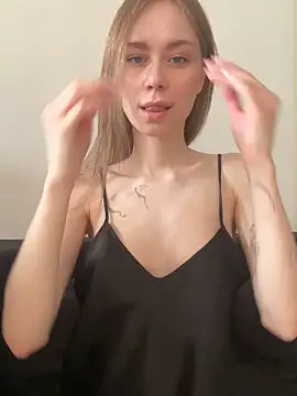 Snapshot of CarolinaMaison chatting on 03/16/26, 06:28 CarolinaMaison online show from 03/16/26, 06:28