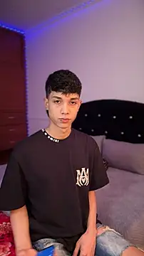 Snapshot of DiamondEssence chatting on 03/05/26, 09:22 DiamondEssence online show from 03/05/26, 09:22