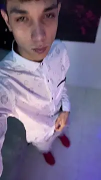 Snapshot of DiamondEssence chatting on 03/24/26, 06:07 DiamondEssence online show from 03/24/26, 06:07