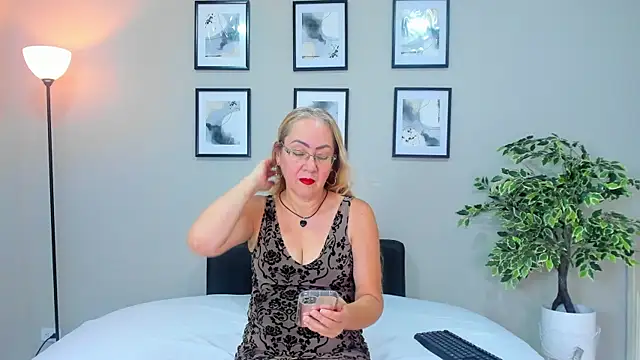 Victoria Firee online show from 05/23/26, 07:29