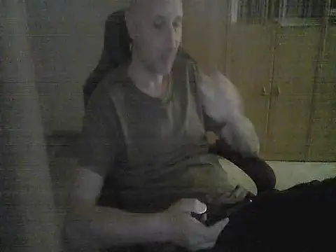 Snapshot of HubiMasny chatting on 03/26/26, 06:57 HubiMasny online show from 03/26/26, 06:57