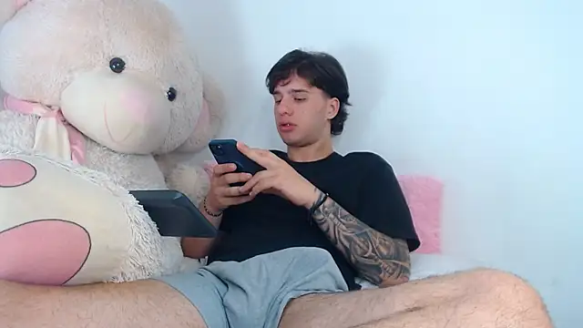 EXCLUSIVE8 online show from 05/09/26, 06:02