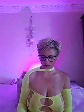 LunaBlaise online show from 06/22/26, 07:49