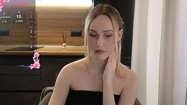 Snapshot of Bella_Villen chatting on 04/05/26, 10:12 Bella Villen online show from 04/05/26, 10:12