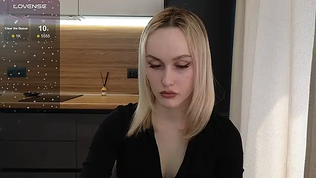 Snapshot of Bella_Villen chatting on 06/19/26, 05:45 Bella Villen online show from 06/19/26, 05:45