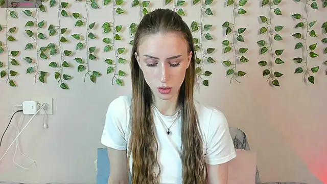 EllieRough online show from 06/18/26, 04:24