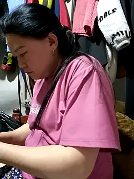 Snapshot of phay79 chatting on 03/26/26, 01:17 phay79 online show from 03/26/26, 01:17