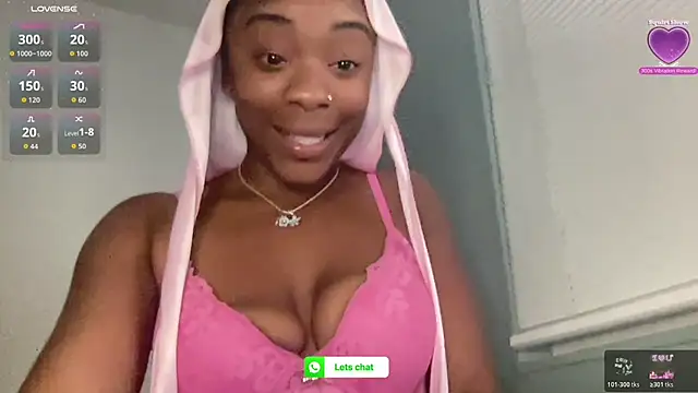 Snapshot of PetiteWet chatting on 07/22/26, 02:47 PetiteWet online show from 07/22/26, 02:47