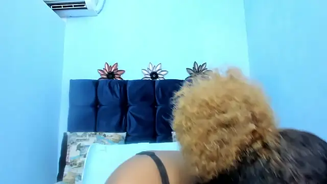 Snapshot of Saray_sexylove chatting on 07/19/26, 12:09 Saray sexylove online show from 07/19/26, 12:09