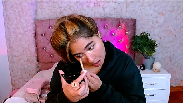 Sofiazaf  online show from 03/16/26, 12:20