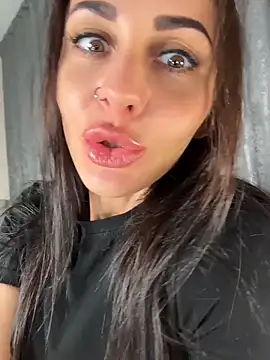 Snapshot of Flexira chatting on 03/05/26, 07:59 Flexira online show from 03/05/26, 07:59