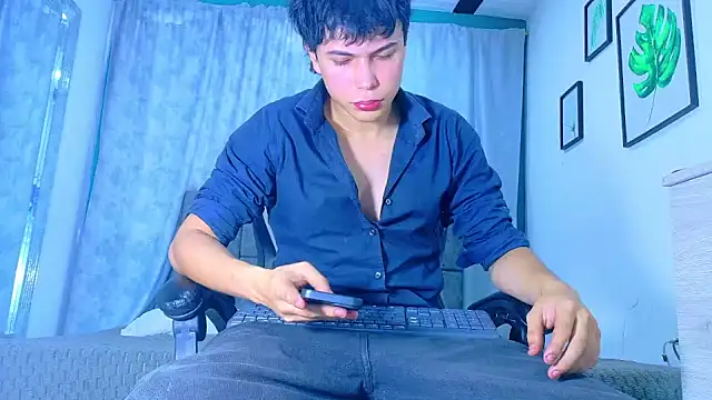 Snapshot of Dantekent chatting on 05/25/26, 02:12 Dantekent online show from 05/25/26, 02:12
