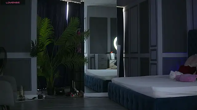 MissMeganMoon online show from 04/29/26, 07:23