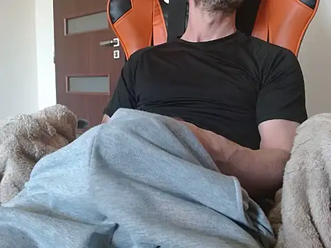 Snapshot of Sokarek chatting on 04/28/26, 12:43 Sokarek online show from 04/28/26, 12:43