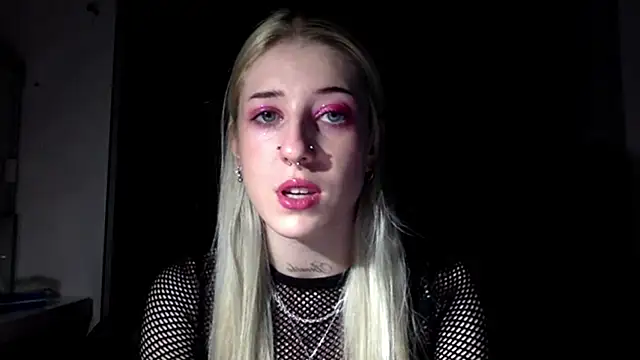 Snapshot of EmmyWet chatting on 03/18/26, 08:23 EmmyWet online show from 03/18/26, 08:23