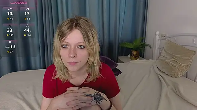Snapshot of MollySally chatting on 04/27/26, 04:10 MollySally online show from 04/27/26, 04:10
