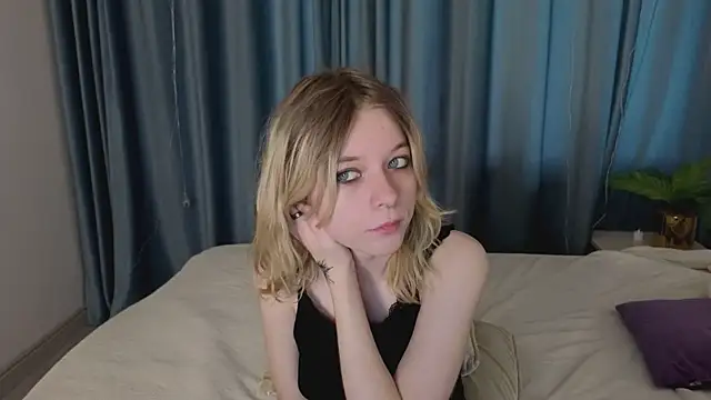 Snapshot of MollySally chatting on 05/01/26, 04:06 MollySally online show from 05/01/26, 04:06