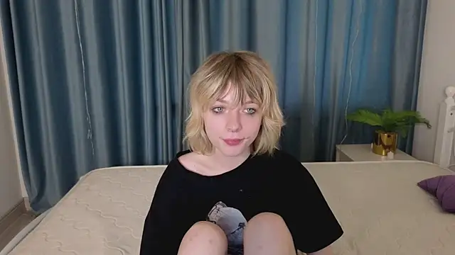 Snapshot of MollySally chatting on 05/10/26, 04:06 MollySally online show from 05/10/26, 04:06