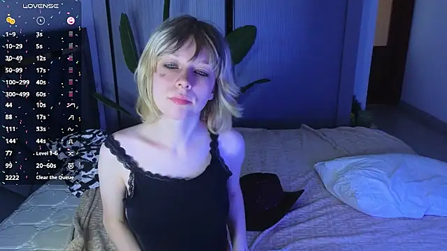 Snapshot of MollySally chatting on 05/16/26, 10:12 MollySally online show from 05/16/26, 10:12