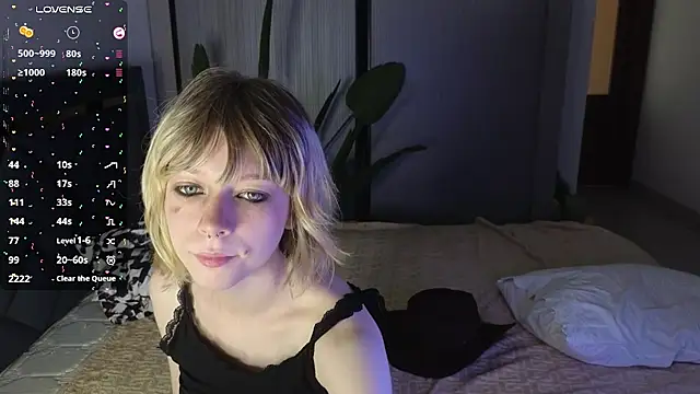 Snapshot of MollySally chatting on 05/16/26, 10:36 MollySally online show from 05/16/26, 10:36