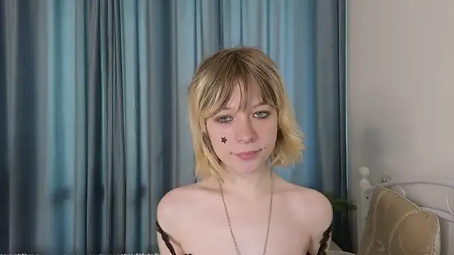 Snapshot of MollySally chatting on 05/18/26, 04:18 MollySally online show from 05/18/26, 04:18