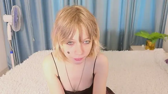 Snapshot of MollySally chatting on 06/04/26, 04:07 MollySally online show from 06/04/26, 04:07