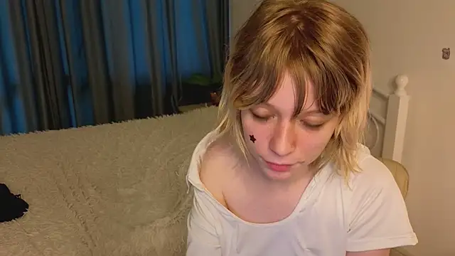 Snapshot of MollySally chatting on 06/06/26, 07:13 MollySally online show from 06/06/26, 07:13