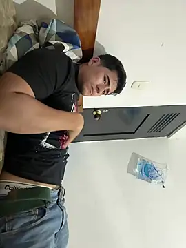 Snapshot of David-latinlover chatting on 03/05/26, 06:04 David-latinlover online show from 03/05/26, 06:04