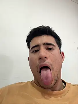 Snapshot of David-latinlover chatting on 04/10/26, 05:17 David-latinlover online show from 04/10/26, 05:17