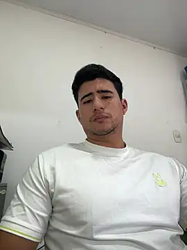 Snapshot of David-latinlover chatting on 04/13/26, 03:28 David-latinlover online show from 04/13/26, 03:28