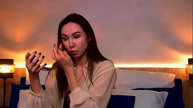 EmilyGray   online show from 06/06/26, 07:02