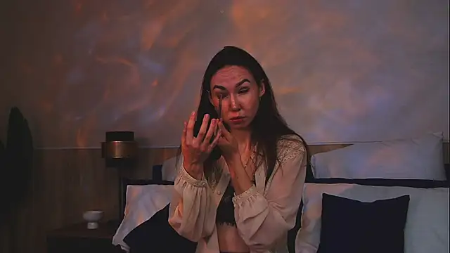 EmilyGray   online show from 06/16/26, 06:05