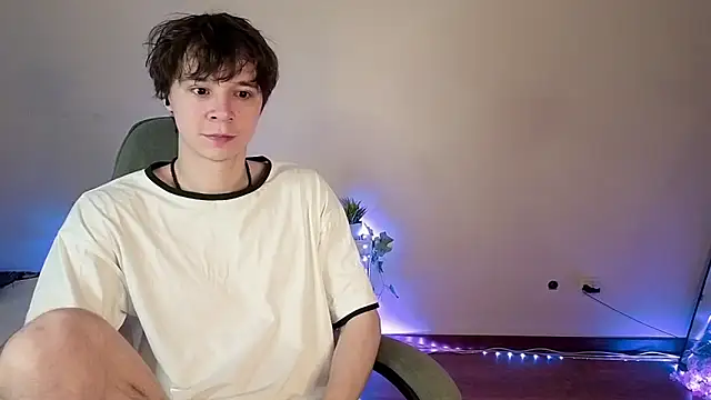 AnthonyCuutie online show from 05/18/26, 04:40