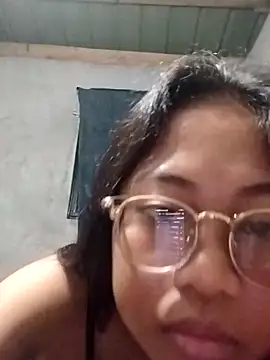Snapshot of angelpinay44 chatting on 04/05/26, 04:59 angelpinay44 online show from 04/05/26, 04:59