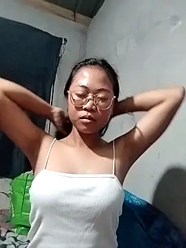 Snapshot of angelpinay44 chatting on 04/13/26, 04:56 angelpinay44 online show from 04/13/26, 04:56
