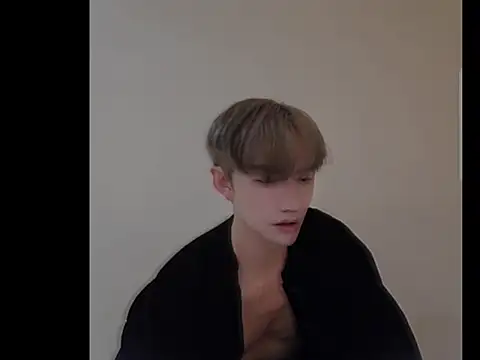 Snapshot of bigbigtop20 chatting on 03/07/26, 02:25 bigbigtop20 online show from 03/07/26, 02:25