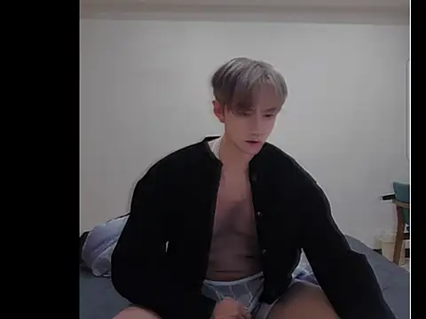 Snapshot of bigbigtop20 chatting on 03/08/26, 01:37 bigbigtop20 online show from 03/08/26, 01:37