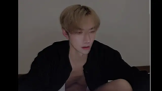 Snapshot of bigbigtop20 chatting on 03/29/26, 03:45 bigbigtop20 online show from 03/29/26, 03:45