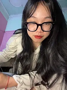 Snapshot of Leeeeiu chatting on 03/22/26, 03:15 Leeeeiu online show from 03/22/26, 03:15