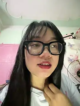Snapshot of Leeeeiu chatting on 06/28/26, 01:28 Leeeeiu online show from 06/28/26, 01:28