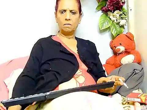 Hot queen58 online show from 06/27/26, 05:56