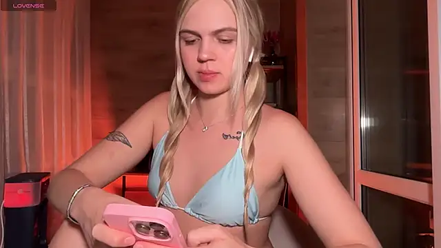 AlexaDeviliciouss online show from 06/18/26, 05:28