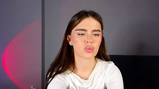 Snapshot of SheilaHigh chatting on 03/08/26, 02:04 SheilaHigh online show from 03/08/26, 02:04